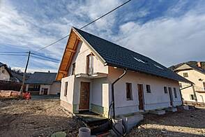 Здание в Нижнем Горье.