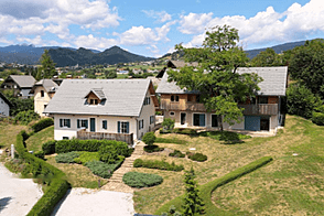 Дом в Бледе с видом на крепость