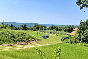 Здание с обширной территорией