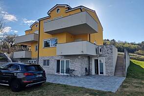 Дом с двумя этажами в Нижних Шкофие.