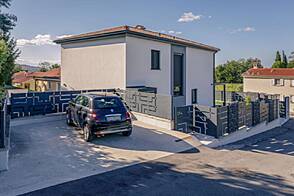 Дом в городке Прада