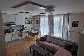 Квартира с тремя комнатами в Надгорице