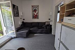 Нижняя Шишка квартира с более чем пятью комнатами.