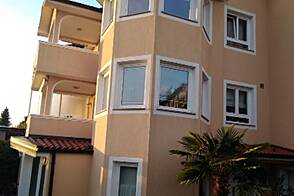 Квартира с четырьмя комнатами в районе Деканы.