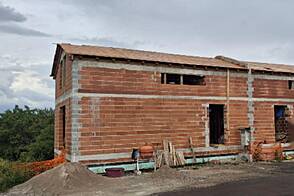 Пятикомнатная или более квартира в Брезовице рядом с Градиной