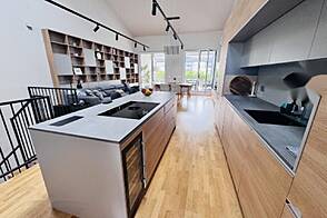 Квартира с четырьмя комнатами в Изоле