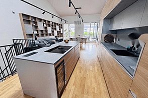 Квартира с четырьмя комнатами в Изоле