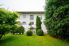 Дом Брод, состоящий из двух этажей