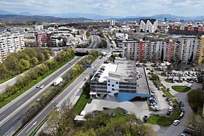 Квартира Шишка используется под коммерческое помещение.