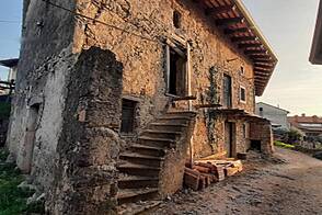 Здание с террасой над Браником