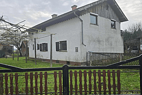 Жилище в Драженци.