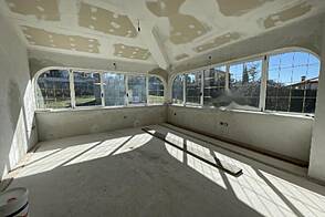 Дом в Чежарьи, откуда открывается вид на море.