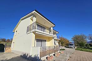 Дом Новый Изола с двумя этажами