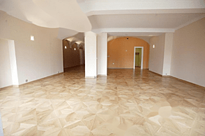 Четырехкомнатная квартира в центре.