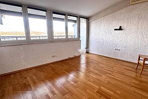 Квартира с тремя комнатами рядом с морем