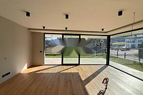 Квартира с тремя комнатами в Станежиче.