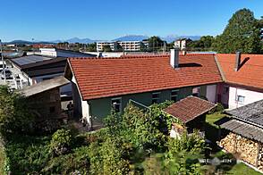 Дом с тремя этажами в Кашеле.