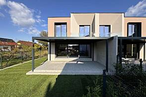 Дом Новое Рудник с двумя этажами.