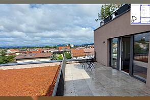 Двухкомнатная квартира с дополнительным помещением в районе Ново БТЦ.