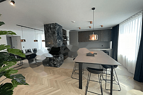 Квартира с пятью комнатами в центре