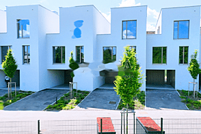 Здание с террасой в Долгом Мосту