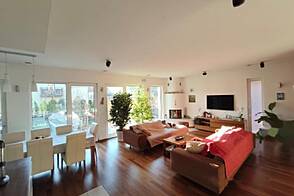 Жилище расположено за гостиницей Австрия Тренд