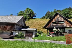 Поместье, ферма Копривник в Бохине, расположенная на солнечной стороне Альп