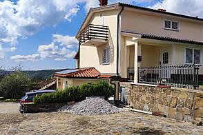 Дом в Марезиге с двумя этажами