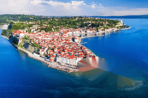 Квартира с двумя комнатами в Пиране.