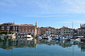 Квартира с тремя комнатами в Изоле