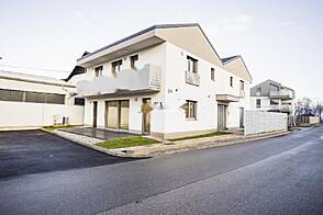 Дом с более чем 5 комнатами в Новых Вижмаре