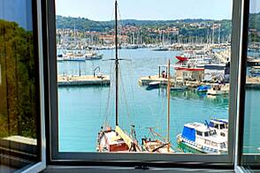 Квартира на побережье в Изоле