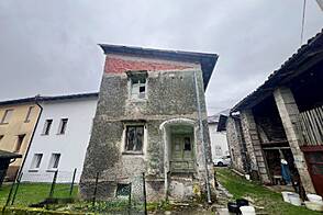 Толмин, Српеница, дом