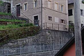 Здание в Идрии Грапа