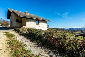 Дом в Севнице рядом с лесом