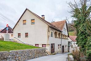 Здание, Метлика