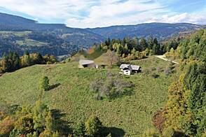Дом, хозяйство святого Ермолая, расположенное над Мутой.
