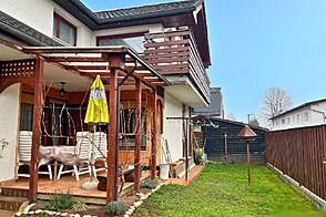 Новый Луч Вич является домом с террасой