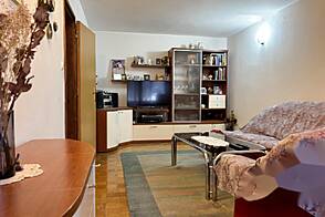 Квартира с тремя комнатами в районе Шишки.