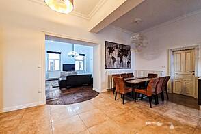 Трехкомнатная квартира в центре