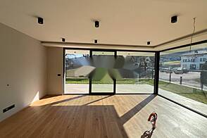 Трехкомнатная квартира в Новых Станежиче.