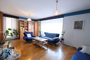 Жилье через дорогу от кинотеатра