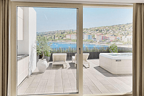 Квартира с тремя комнатами у побережья