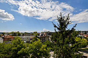 Квартира с тремя комнатами в районе Бежиград