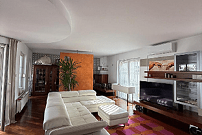 Здание с атриумом на Юрчкова улице.