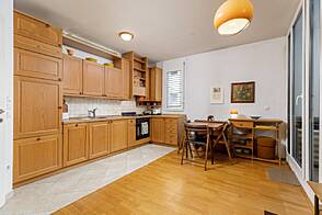 Квартира с 2,5 комнатами в центре Новых Поянов.