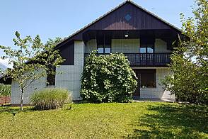 Здание, расположенное в Бледе