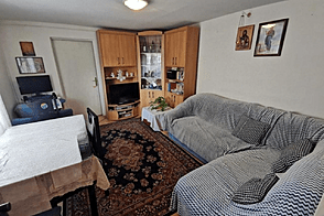 Квартира с тремя комнатами в Надгорице.