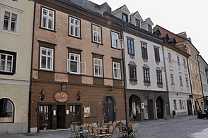 Жилье с тремя комнатами в Старой Любляне