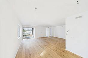 Четырёхкомнатная квартира Поле